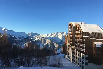 Image de Appt été/hiver pied des pistes Alpe d'Huez balcon piscine sauna parking couvert