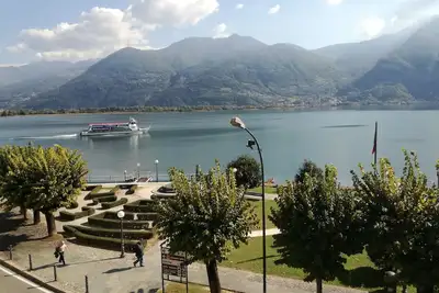 Image de A 50 mètres du lac, à proximité de toutes les activités, commerces, du centre historique.