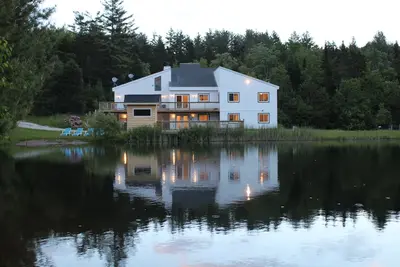 Image de Stratton Okemo Bromley, magnifique maison de 9 chambres avec lac privé, pour 24 personnes