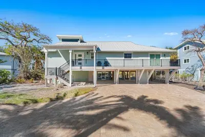 Image de Fantasea: Spectacular Pet Friendly Piscine 4 Br Accueil seulement à quelques pas de la plage!