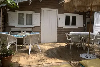 Image de Chalet  avec accès privé à plage de Bonporteau dans parc fleuri et arboré