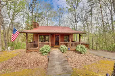 Image de Nouveau! Blue Ridge Cabin avec bain à remous privé et foyer