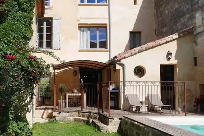 Image de Early Pierre Townhouse 1800 dans le village historique d'Uzès + piscine et jardin