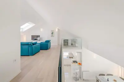 Image de Appartement de trois chambres avec le balcon et la vue sur le mer Split (A-17539-a)