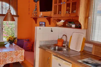 Image de Studio \"Orange\" dans un emplacement privilégié, à 30m de la plage, vue panoramique