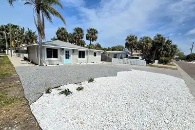 Image de Beachy Keen Cottages! À quelques pas de la plage Indian Rocks!