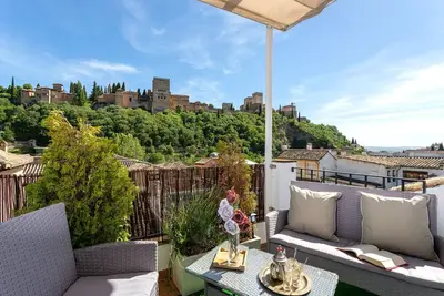 Image de Unique Apt with Stunning Alhambra Views. Mirador de la Victoria