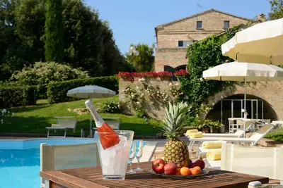 Image de location Villa avec swimingpool, jardin, tenniscurt, près de la mer