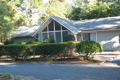 Image de 4br / 4ba mieux connu comme pirates Hideaway - Peut accueillir jusqu'à 8 personnes