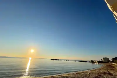 Image de Grand T2- 40m2 - Climatise- Le Lavandou Saint Clair- Var