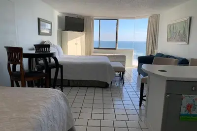 Image de Très confortable Studio Efficiency Condo sur la plage