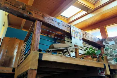 Image de Maison à Peguerinos avec beaucoup de charme: jacuzzi, cheminée et jardin.