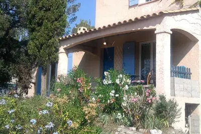 Image de villa avec piscine bordure de golf route des plages 4 chambres 8/10 personnes