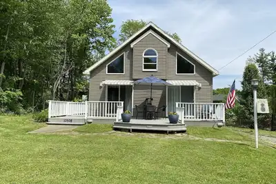 Image de Cottage unique en son genre, près du lac, de la marina et du golf, calme et confortable