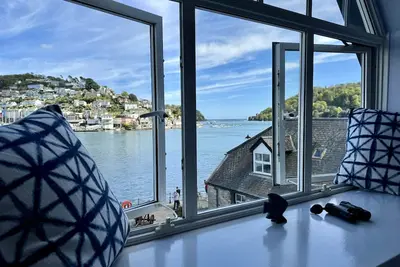 Seascape Riverfront apartment Dartmouth