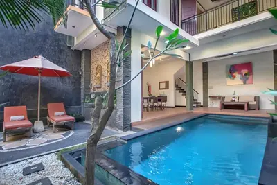 Image de Villa Lux de 5 chambres avec jacuzzi et zone de karaoké à Seminyak, à proximité des commodités