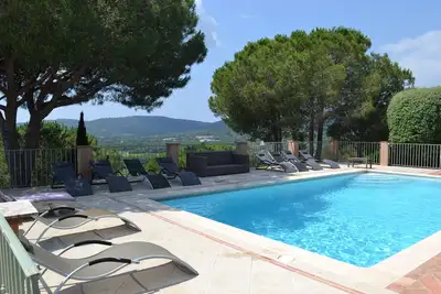Image de Magnifique propriété, pleine campagne, à 5mn des Plages de Pampelonne.