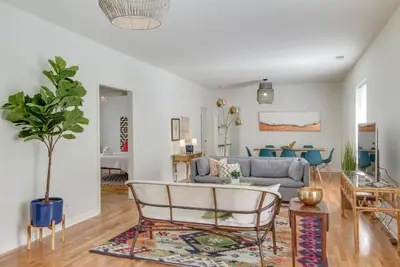 Image de COSMÉ Du Centre-Ville Charmer ✦ 3br-2bath ✦ À Pied Gulch