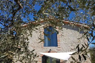 Image de Une ancienne grange panoramique dans la campagne toscane