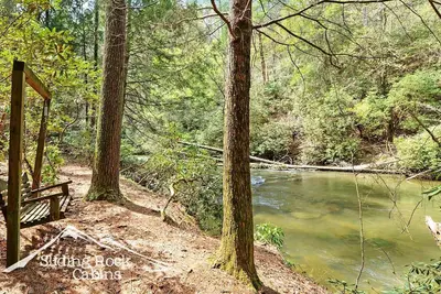 Image de Riverfront, bain à remous, cour clôturée avec animaux acceptés, bain à remous