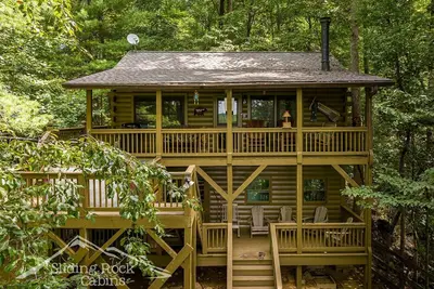 Image de Isolé, bain à remous, lit king, cour clôturée-animaux acceptés