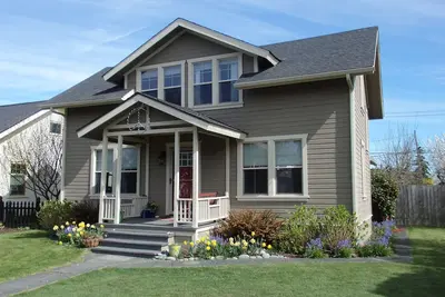 Image de À distance de marche du centre-ville, des magasins, de la nourriture, du ferry et de l’entrée aux Olympi