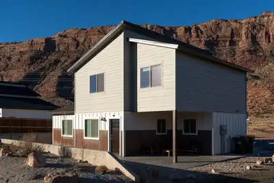 Image de Brand New Maison avec vue sur la montagne w / bain à remous privé!