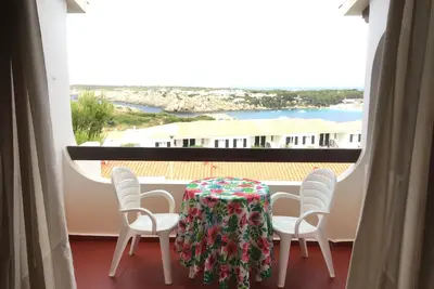 Image de Appartement tranquille avec une vue magnifique sur la mer.
