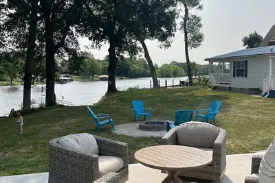 Image de Superbe chalet au bord du lac. Profitez de ces nuits d'été sur le lac