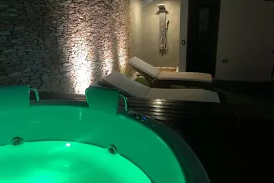 Image de Apartasol avec jacuzzi privé près de San Jerónimo et Santafe