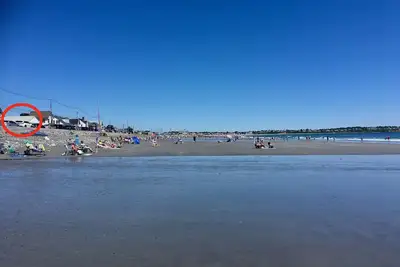 À 30 pas de la plage de Long Sands! Ce condo est directement en face de la rue!