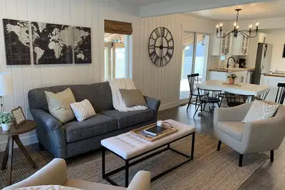 Image de Mise à jour de charme Accueil - Idéalement situé entre le centre-ville et Kidsport Complex