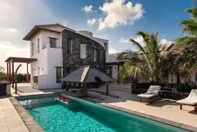 Image de Belle villa avec piscine, bar de piscine, terrasses et Wi-Fi