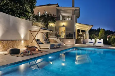 Image de Villa Ii À Vue AÉRIENNE (135 m², vue sur la mer, piscine à débordement)