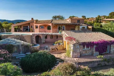 Image de Villa Felicita piscine chauffée extérieure à 400 mètres de la plage de Pinarello