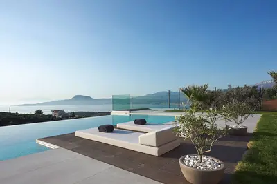 Villa Niolos Ii, villa paisible à flanc de colline