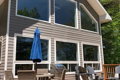 Image de Magnifique chalet neuf sur Buck Lake, à 25 minutes au nord de Kingston On