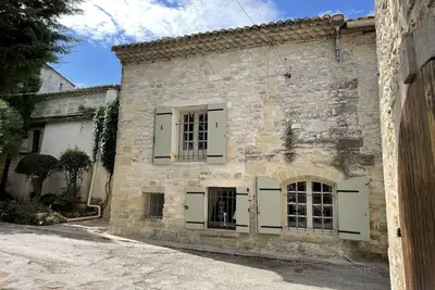 Image de Charmante maison de village du 17ème siècle en pierre près d'Uzès, dans le sud de la France