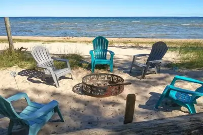 Image de Cabane Cedar sur la baie (lac Michigan - Green Bay): location à l'année! Cabine au bord du lac pour animaux de compagnie!