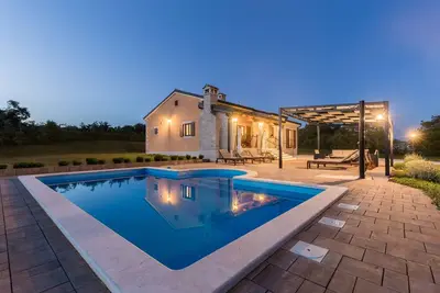 Image de Villa Elida à Pazin, 6 personnes, piscine privée, barbecue, meilleur choix pour les familles