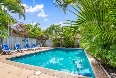 Image de Spacieux Family Beach House avec grande piscine privée; marcher jusqu'à la plage