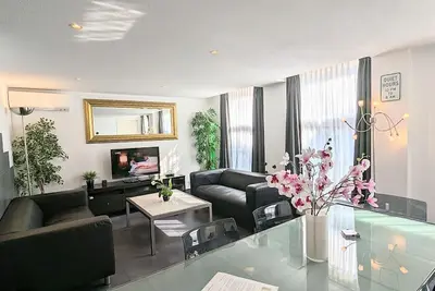 Image de Appartement 2 chambres avec balcon dans le centre-ville - D