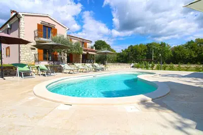 Image de Maison de vacances Tinjan pour 1 - 8 personnes avec 3 chambres à coucher - Maison de vacances
