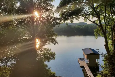 Image de Magnifiques couchers de soleil avec quai sur le lac Watts Bar