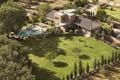 Image de Nouvelle marque Lux Villa ★ Bbq & Jacuzzi ★ Piscine privée ★ Grand jardin ★ Aire de jeux pour enfants