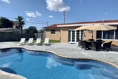 Image de Maison familiale simple avec 4 chambres et piscine