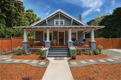 Image de Cowls Bungalow, récemment rénové, centre-ville historique de McMinnville, mi-sem. 150 $ / N