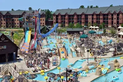 Image de Glacier Canyon & Wilderness Waterpark 1 Chambre 1 Salle de bain