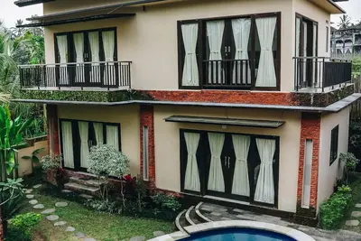 Image de Villa de 3 chambres avec piscine privée au milieu d'un champ de riz
