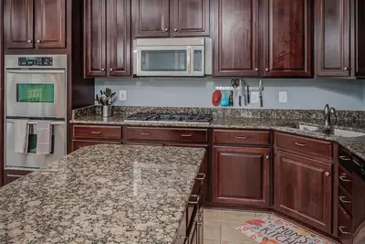 Image de Great Location End unir maison de ville de luxe. Garage 2 voitures,